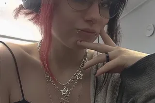 Emo Trans Girl - Image 2